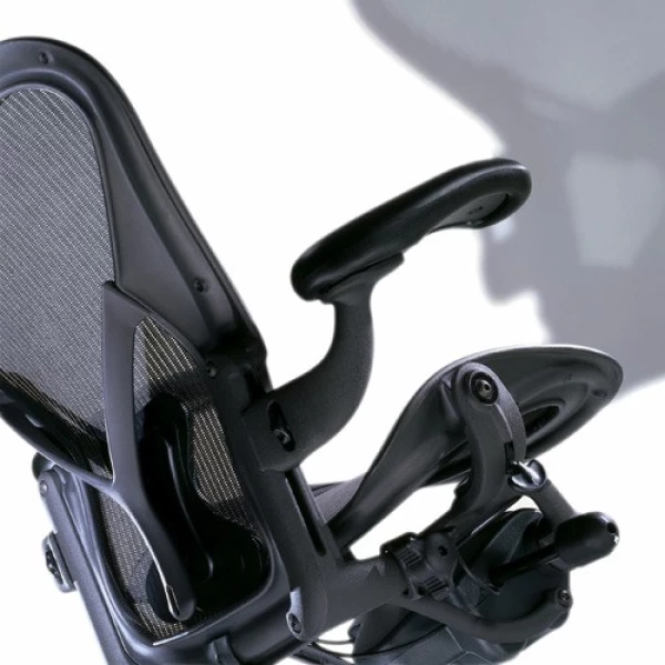  Herman Miller Aeron Ergonomic Chair - Size B, Graphite : Home &  Kitchen