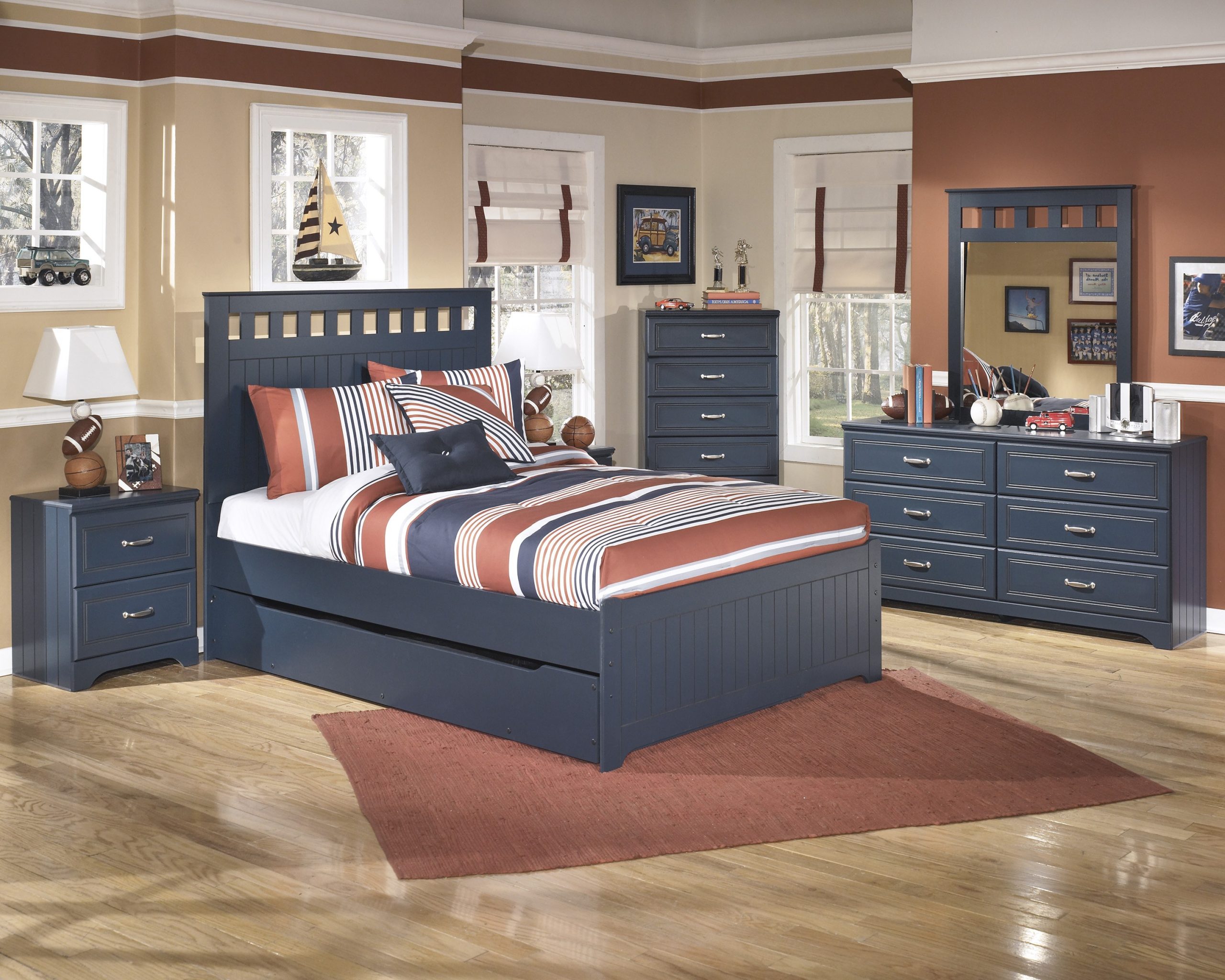 Signature Design by Ashley Leo Five Drawer Chest - Image 2